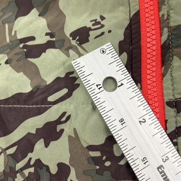 the North Face camo print medium weight zip up jacket L - Picture 15 of 15